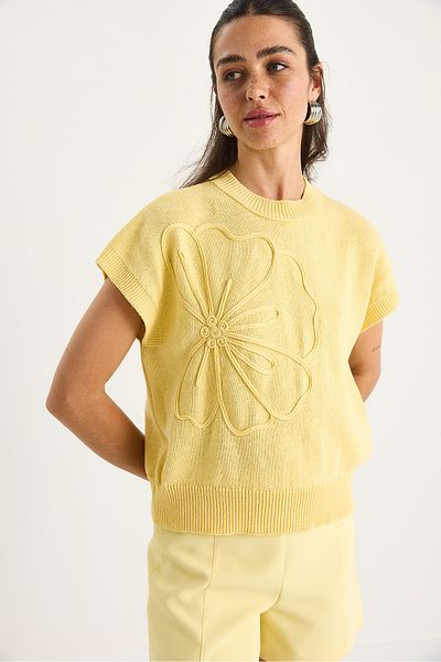Bianco Lucci Women's Three-Dimensional Flower Embroidered Loose Sweater 20258013