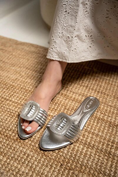 LamintaGlobal Hola Silver Stone Detailed Flat Women's Slippers