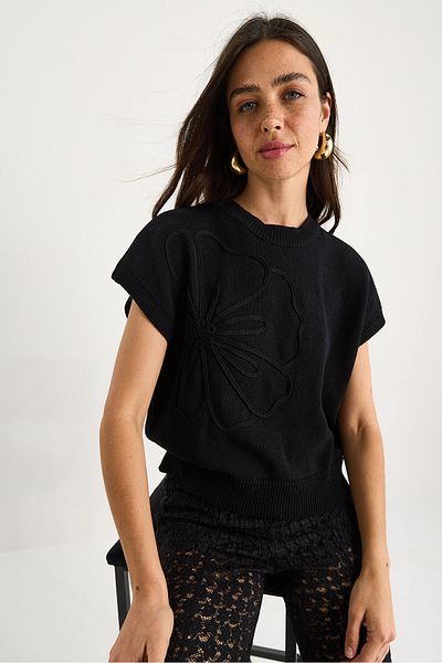 Bianco Lucci Women's Three-Dimensional Flower Embroidered Loose Sweater 20258013
