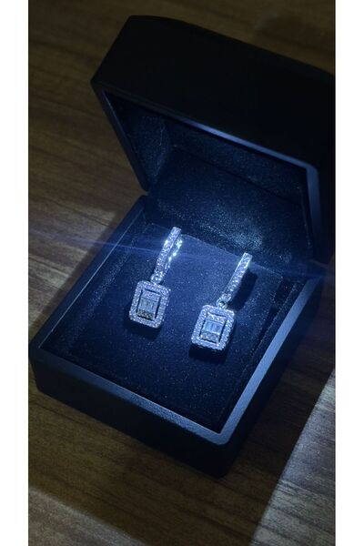 anadolusilver Işıklı Kutu'da Gümüş Küpe 925 Ayar Kadın Baget Taşlı Küpe