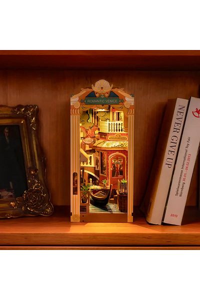 Robotime Walking Through Venice - Diorama For Library - Do It Yourself Kit - 110 Pieces