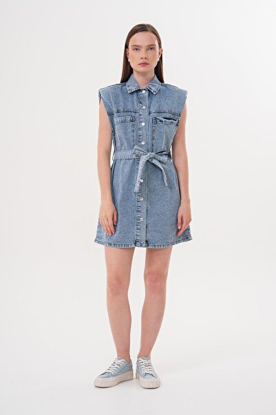 LEVURE فستان بحزام مبطن على الكتف KAR YIKASHI