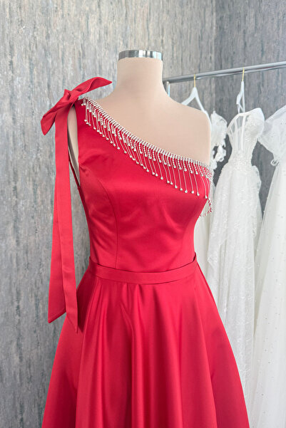 Lenta Moda Kırmızı Tek Omuz Taşlı Yaka Detaylı Maxi Boy Saten Abiye Ve Gece Elbisesi