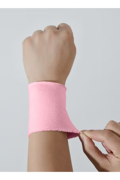 RJ RJ Women's Sports Wristbands provide optimal support and flexibility during exercise. Superior moisture and heat absorption.