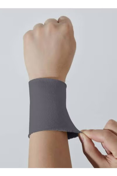 RJ RJ Women's Sports Wristbands provide optimal support and flexibility during exercise. Superior moisture and heat absorption.