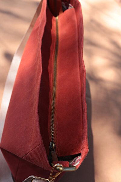 Butik Kiremit Renk Mumlu Kanvas Kol Çantası (Astarlı ve fermuarlı)