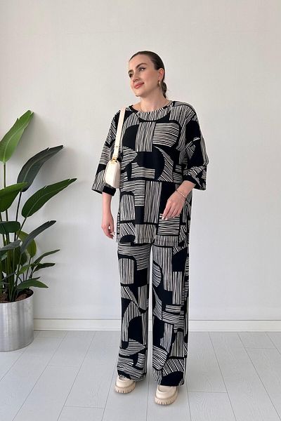 MaziButik بدلة كريب بنمط خط أسود