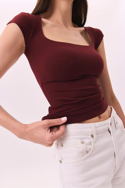 MERLİ. Kare Yaka Bluz