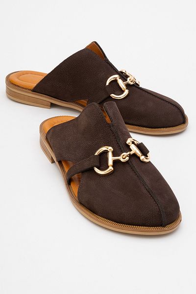 LuviShoes Γυναικείες παντόφλες FAVOR καφέ από γνήσιο δέρμα με κλειστή αγκράφα μπροστά