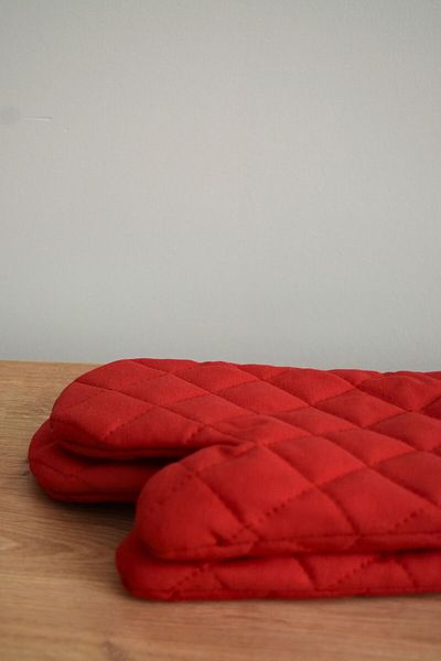 Lio20 Fireproof Heat Resistant Oven Pot Gloves and Holder Set (2+2)-15 Seconds 250 ° C Protection-Red