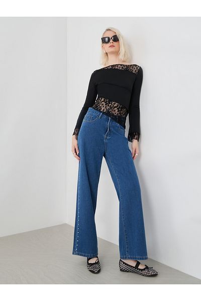 Styli Solid Lace Detail Asymmetric Hem Top