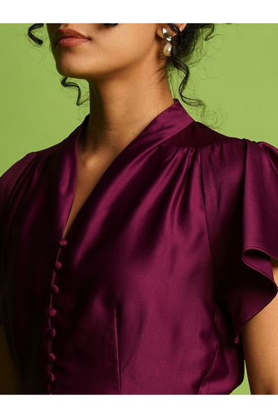 Globus By Styli Solid V-Neck Flutter Sleeves Peplum Top