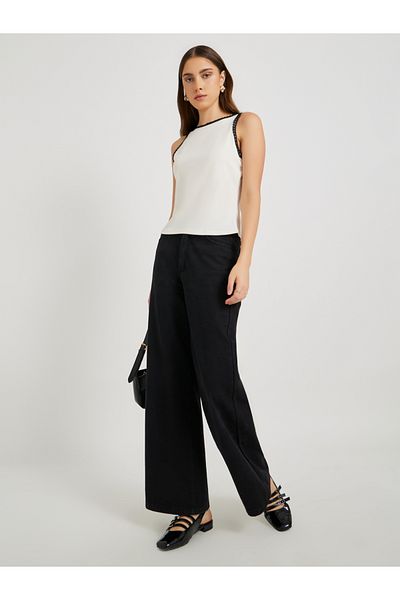 Styli Solid Lace Trim Sleeveless Top