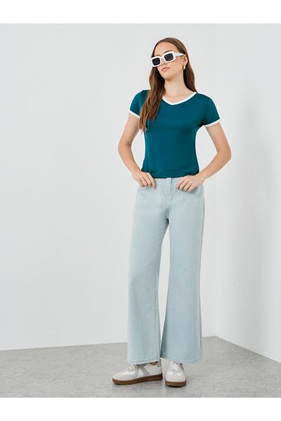 Styli Solid V-Neck Short Sleeve T-Shirt