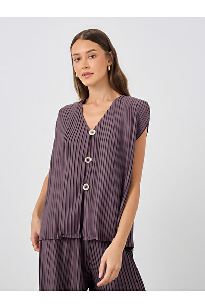 Styli Pleated V-Neck Buttoned Waistcoat