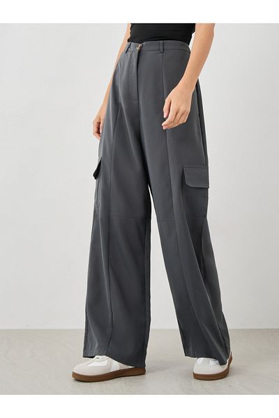 Styli Women Grey Solid Flat Front Cargo Pants with Belt Loops
