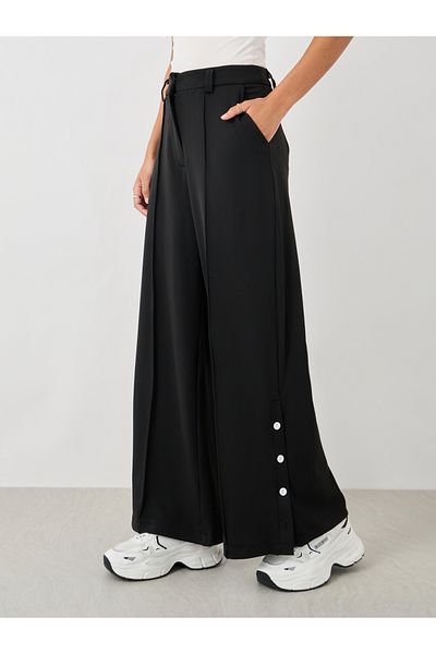 Styli Solid Pin Tuck Detail Wide Leg Pants with Side Seam Buttons