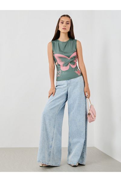 Styli Floral Print Round Neck Sleeveless Top