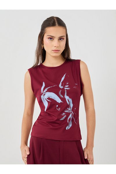 Styli Floral Print Round Neck Sleeveless Top