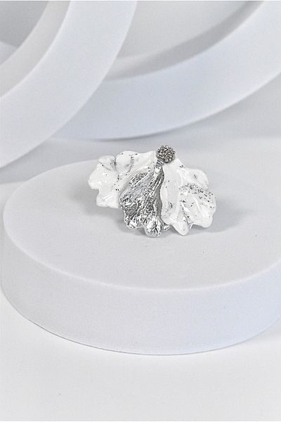 NARRU Handmade NARRU ring, adjustable, half flower, white and silver, Ilona