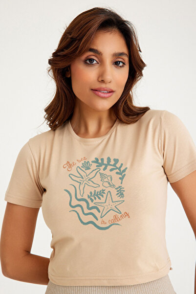 so cool The Sea is Calling Summer Vibe Sea Sun Sand Summer Tricou pentru femei Tricou cu mânecă scurtă Crop Top bej