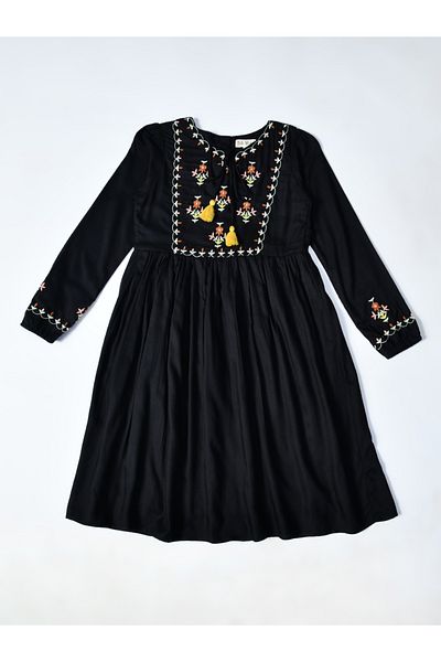 Bella Moda By Styli Floral Embroidered Round Neck Knee-Length Dress
