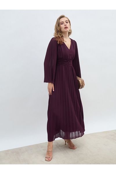 Styli Women Purple Solid V Neck Pleated A-line Maxi Dress