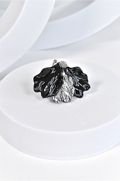 NARRU Handmade NARRU ring, adjustable, half flower, black and silver, Ilona