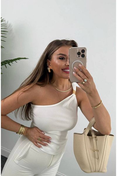 FioriModa Zero Sleeve Blouse