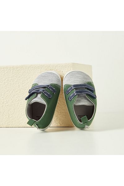 Juniors Textured Booties With Velcro Closure