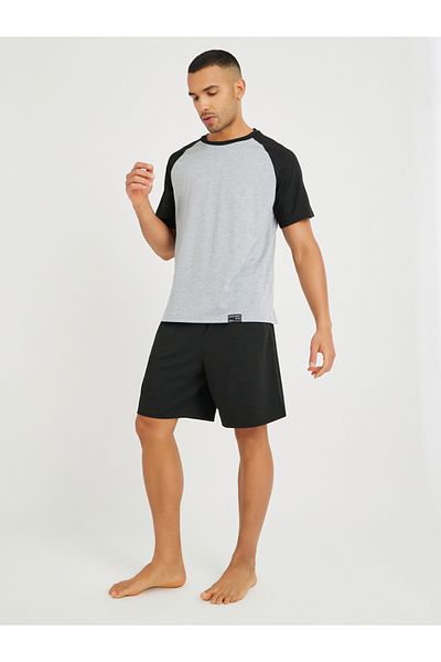 Styli Slogan Back Print Raglan Sleeves T-Shirt and Shorts Set