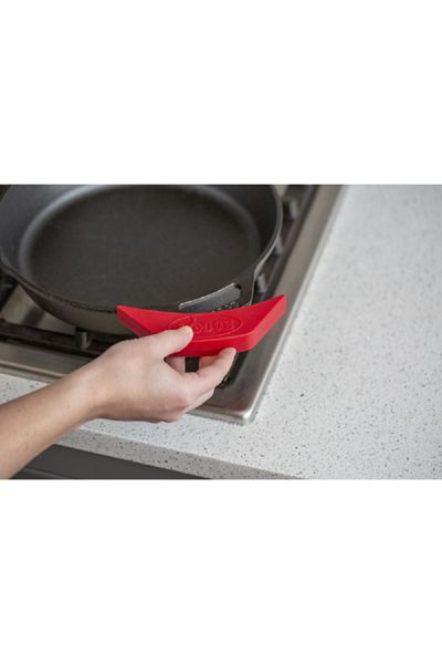 Lodge Silicone Assist Handle Holder Red