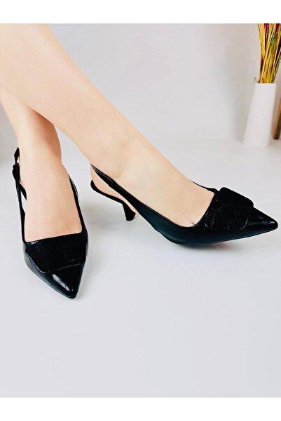 Efulia LASTİK BANT DETAYLI SİYAH RAHAT KALIP KADIN KLASİK TOPUKLU AYAKKABI (topuk boyu 7cm)