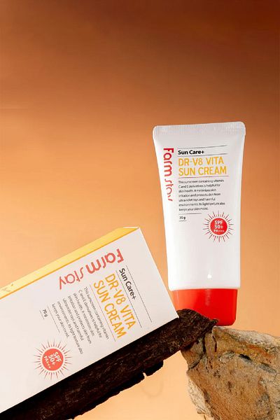 The Potions Farmstay Dr-V8 Vita Sunscreen Spf 50+ Pa+++ |   Containing Vitamin C&E |   Light Textured Without Fat 70g