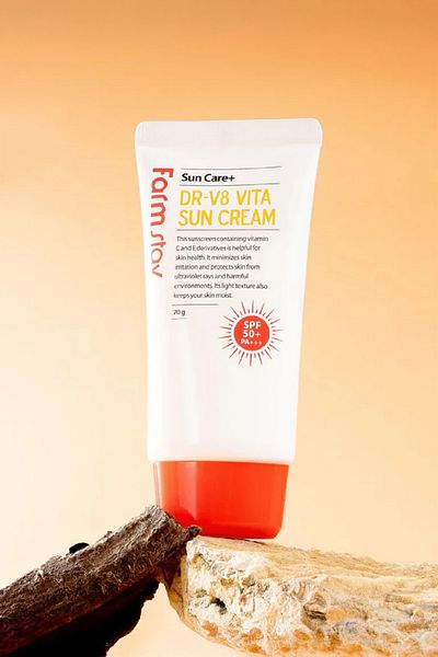 The Potions Farmstay Dr-V8 Vita Sunscreen Spf 50+ Pa+++ |   Containing Vitamin C&E |   Light Textured Without Fat 70g