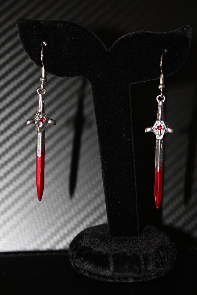 Mournbelle Gotik Red Benediction Kanlı Kılıç ve Haç Detaylı Küpe