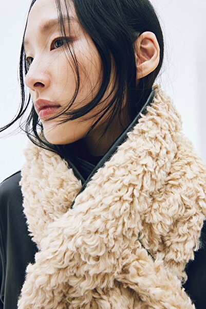 H&M Kabarık Tüylü Atkı