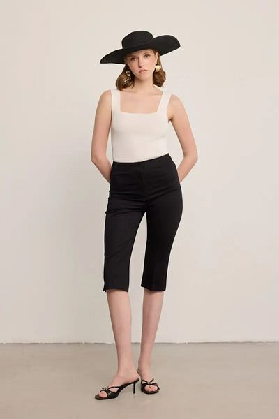 Gusto Capri Pants - Black