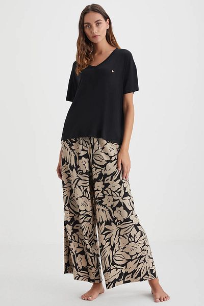 Penyemood Women's Summer Pajamas Set – Black Viscose Top, Wide Leg Floral Pants C9T2N69
