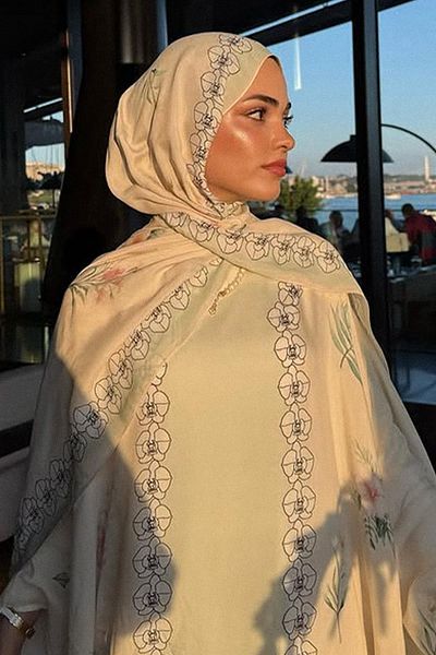 carell Kübra Koç's Choice Rosmina Cream Monogram Flush Shawl