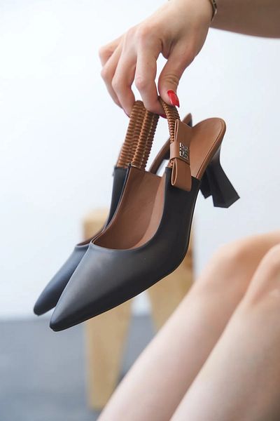 Zerenyus Toran Black Thin Heeled Shoes with Elastic Back