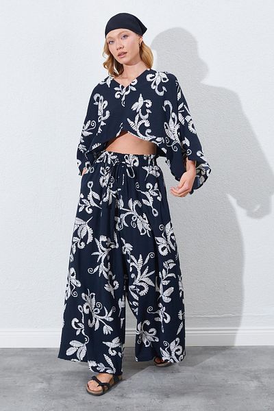 TENA Women's Black Loose Blouse and Palazzo Pants Patterned Suit