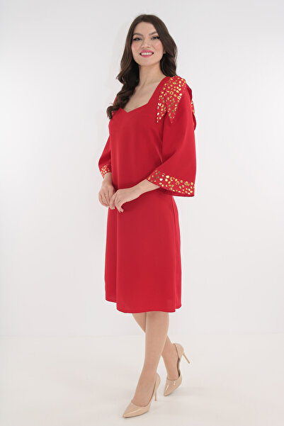 Vanessa Line RO Κομψό κόκκινο φόρεμα με χρυσές λεπτομέρειες