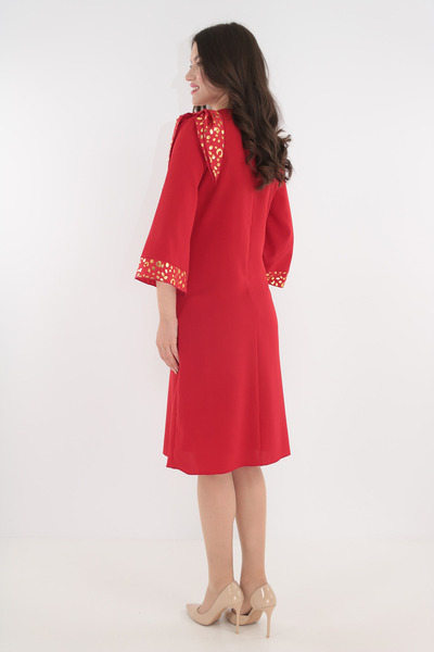 Vanessa Line RO Κομψό κόκκινο φόρεμα με χρυσές λεπτομέρειες