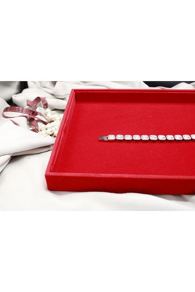 Brand. Brățară elegantă de tenis, tăiată cu pernă – placată cu argint, decorată cu cristale