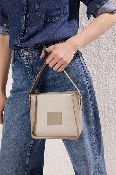TRENDYOL SHOES Ecru Canvas Farbblock Damen Mini Tote Umhängetasche TAKSS25OC00079