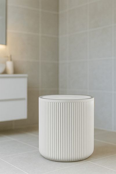 Sas Haus Σετ μπάνιου Lines Series White, 2 τεμαχίων ακρυλικός κύλινδρος 5 λίτρων σκουπίδια και σετ βούρτσας τουαλέτας