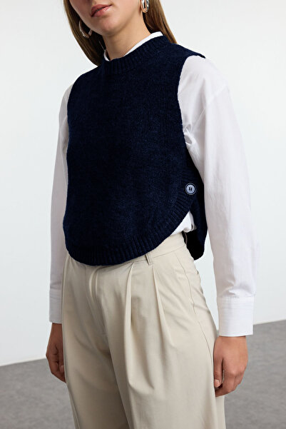 Trendyol Collection Темно-синій укорочений светр з м'якою текстурою на ґудзиках Светр на ґудзиках TWOAW25SV00013