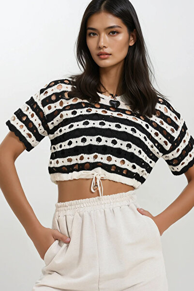 Trend Alaçatı Stili Schwarze und weiße Strickbluse mit durchbrochener Taille und Kordelzug für Damen Alc-X11764
