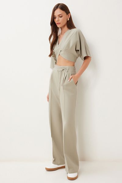 Happiness İstanbul Women's Çağla Green Linen Crop Blouse Pants Suit Bv00138